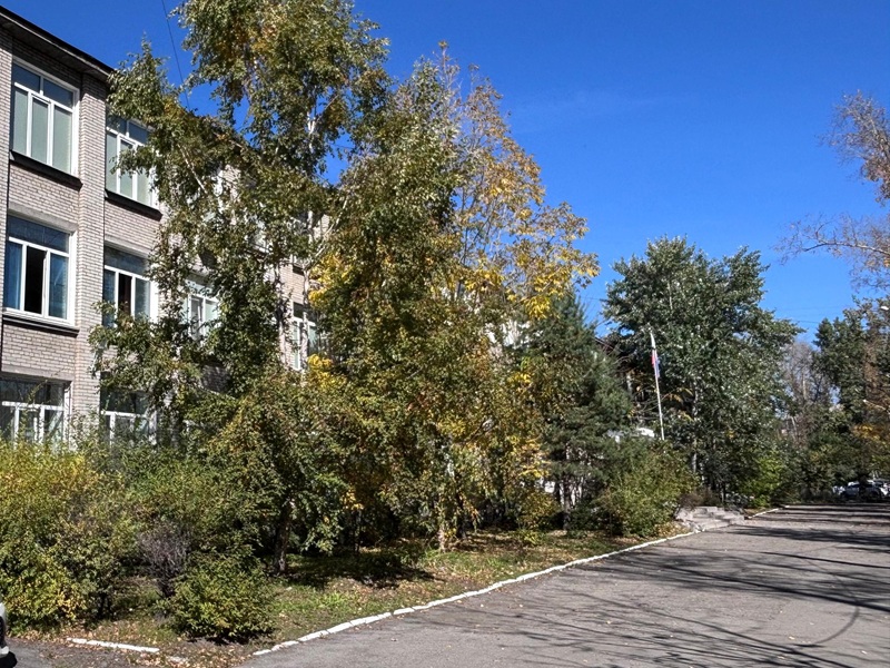 Гимназия с лева Гимназия с лева.